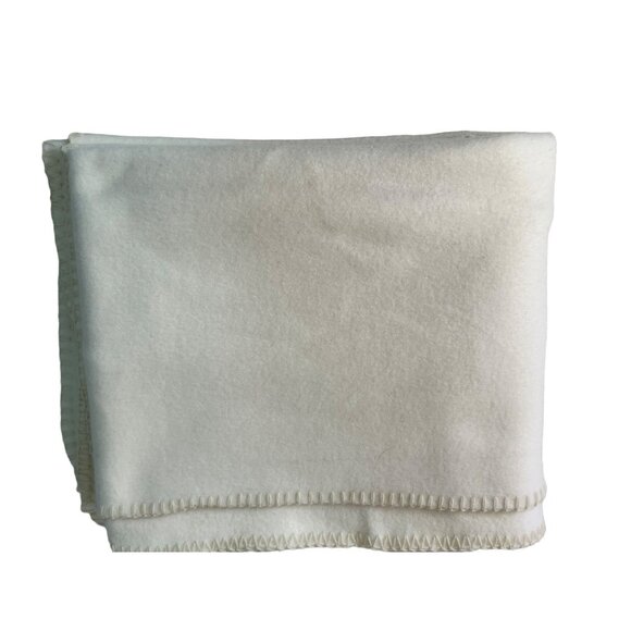 American Renal Associates Fleece Blanket 100% Polyester 50"x60" 63b - Picture 2 of 4